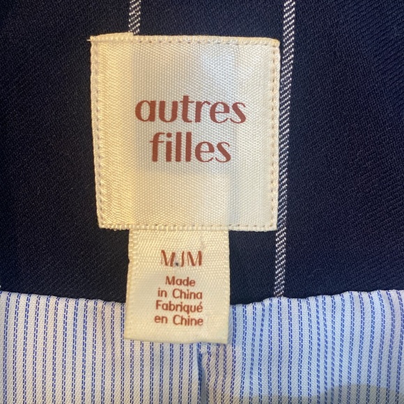 Classic Blue & White Double Breast Pinstriped Blazer - Medium - Picture 9 of 9